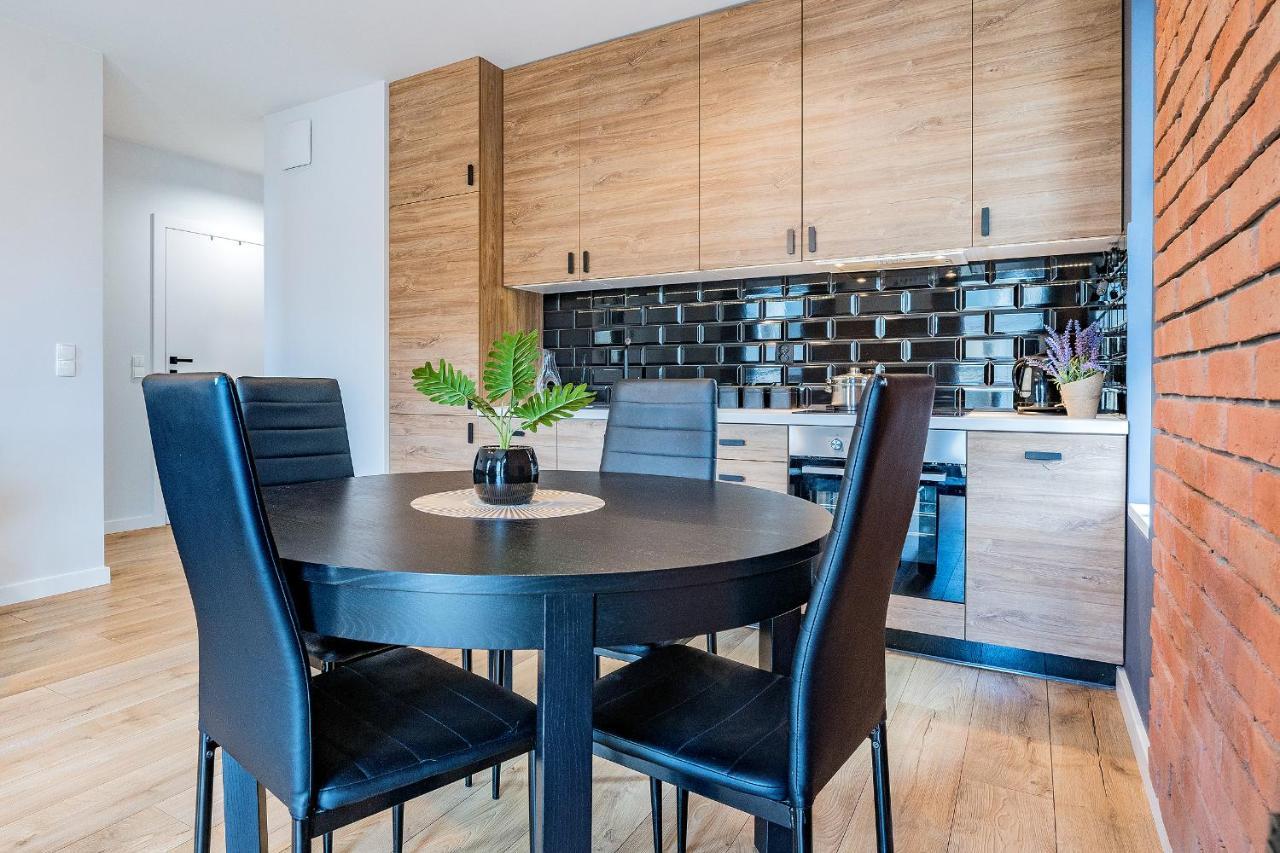 Glow Apartments, Dolny
