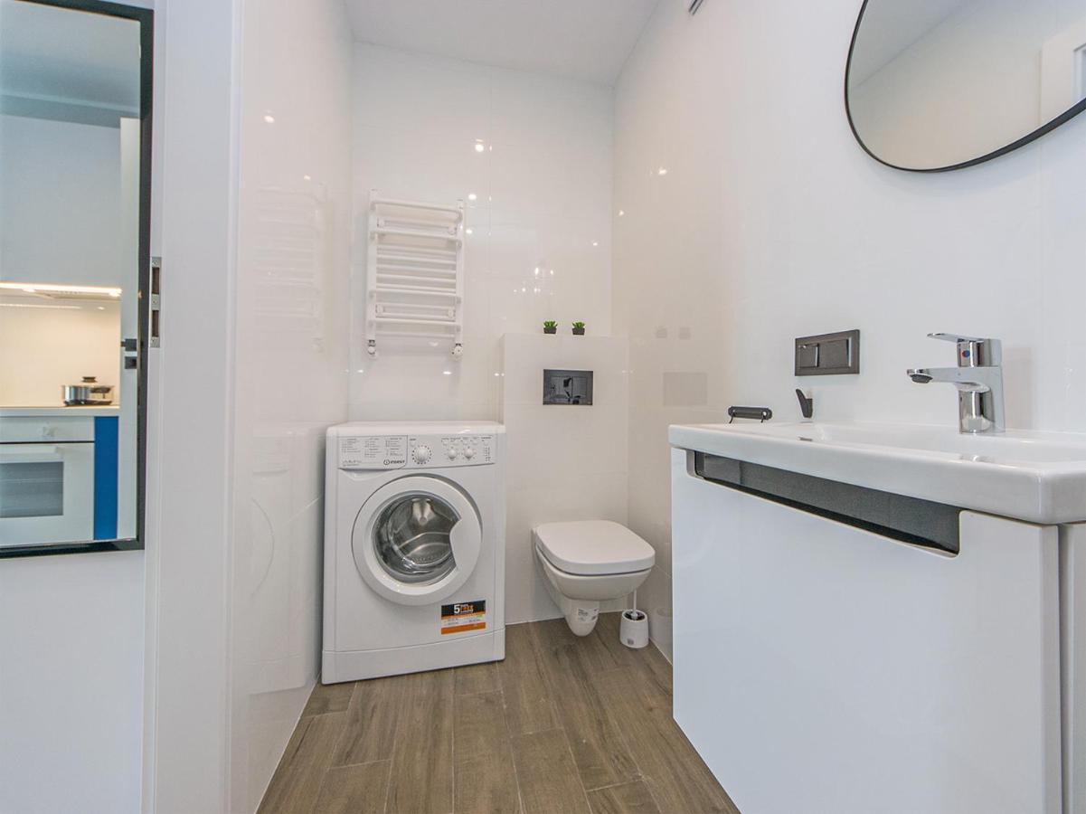 Glow Apartments, Dolny